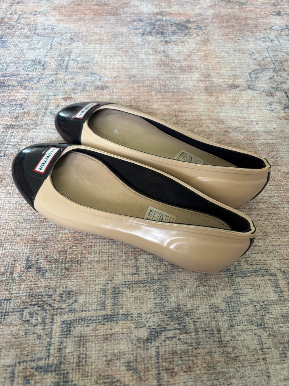 Hunter Two-Tone Beige and Black Cap-Toe Ballet Flats - Picture 7 of 16